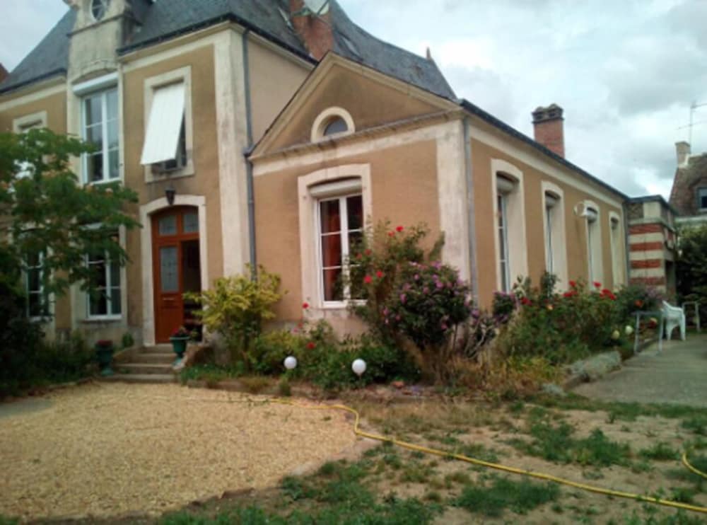 La Roseraie — hotel in Beaumont-Sur-Sarthe