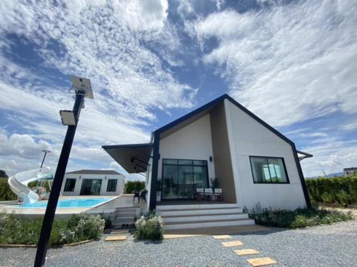 373 Pool Villa — 5-Star Luxury Hotel in Chiang Rai, Thailand