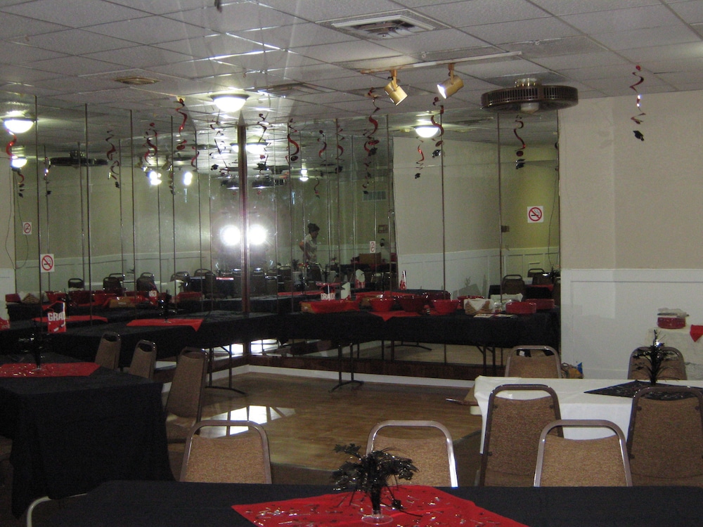 Knights Inn By Capital O Emporia I 35 - photo 101