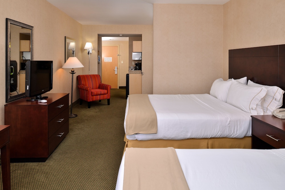 Holiday Inn Express Hotel & Suites Ocean City by IHG - photo 3