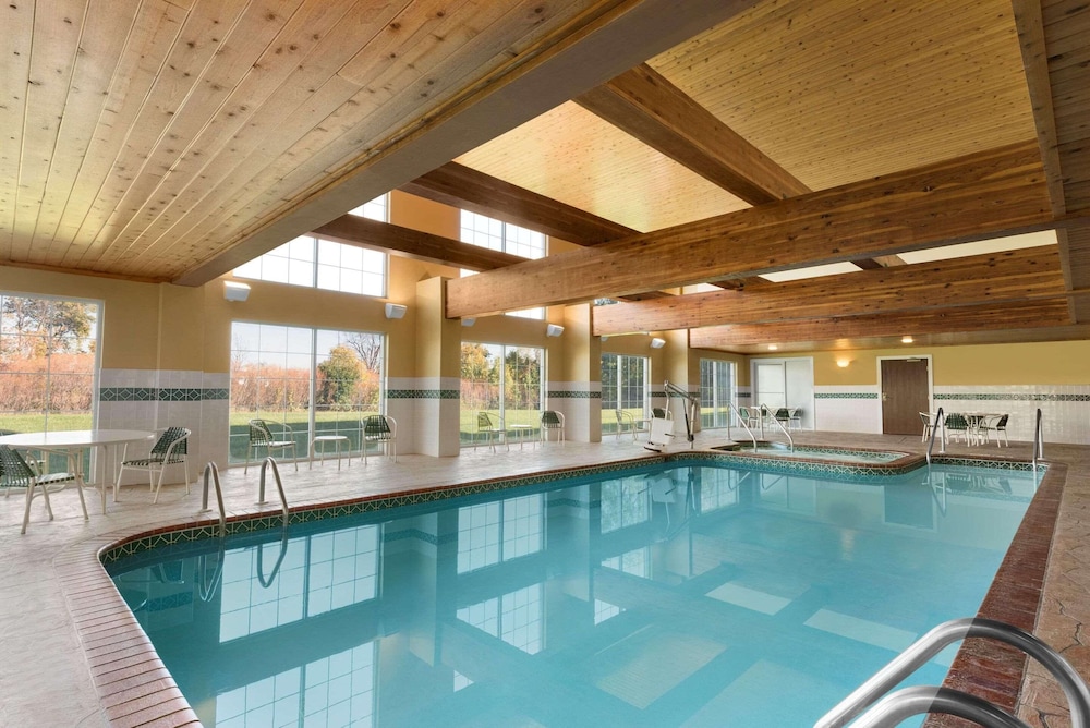 Country Inn & Suites by Radisson Milwaukee Airport WI - photo 21