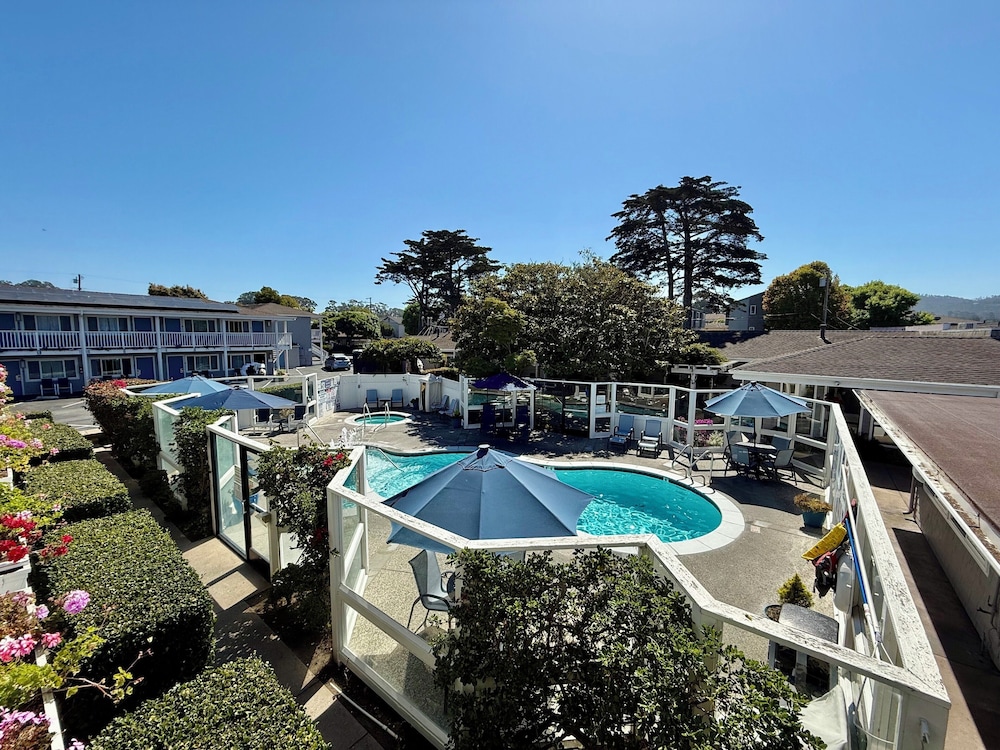 Monterey Bay Lodge - photo 41