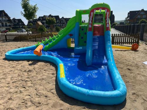 Apartamenty Grapa Resort Darmowy Skibus 2xsauny 2xsale Zabaw Balia Kulkolandia in Bialka Tatrzanska, Poland