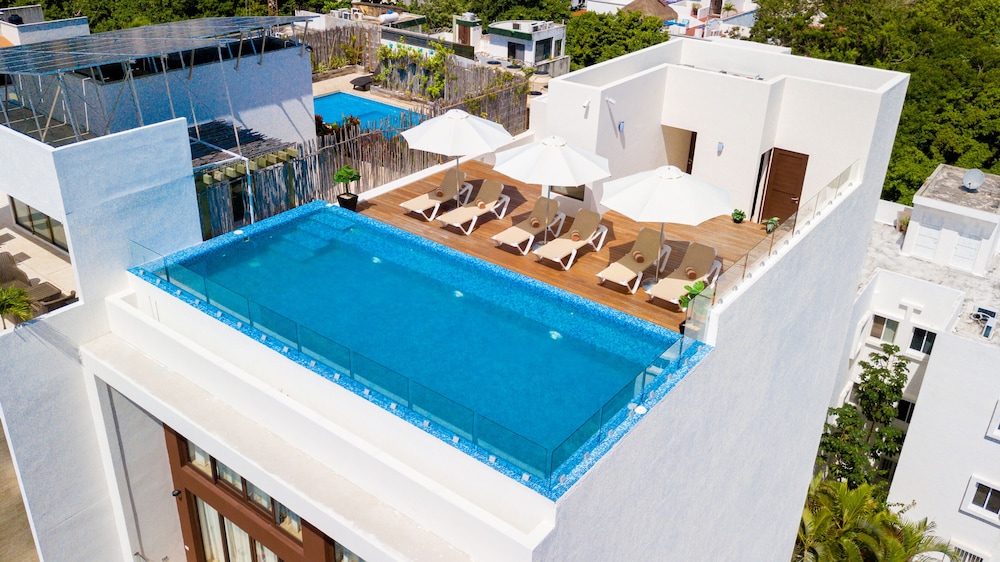 Rooftop pool