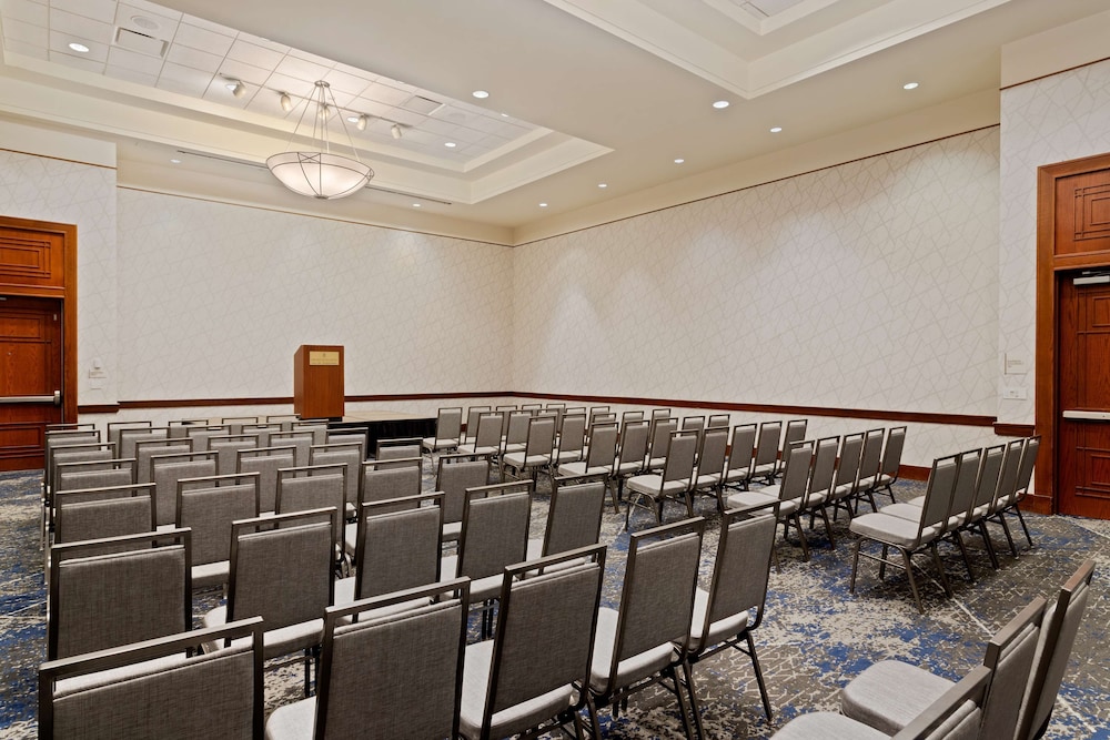 Embassy Suites by Hilton Tampa USF Near Busch Gardens - photo 41