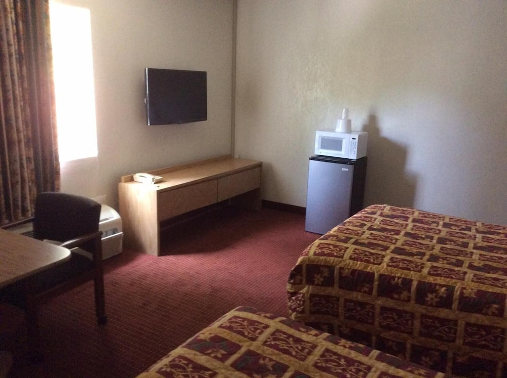 American Inn Ontario - photo 21