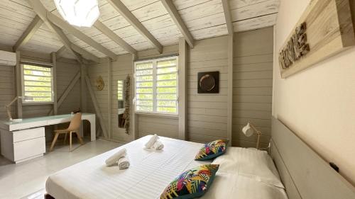 Villa Ty Natur T5 espace calme verdure vue mer — 4-Star Luxury Hotel in Les Trois-Ilets, Martinique