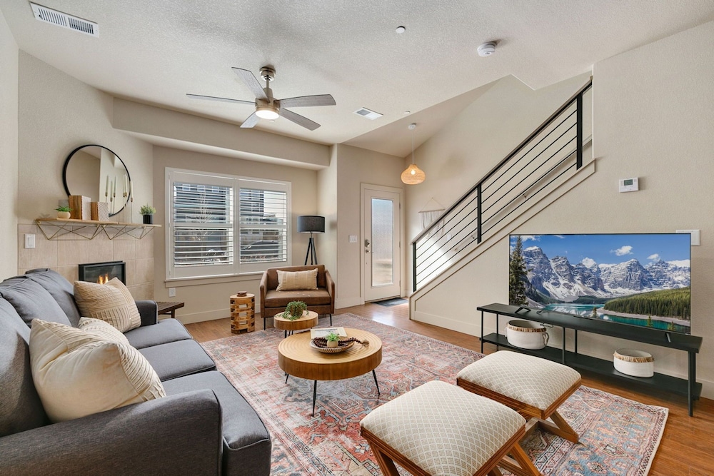 Old Town Getaway Free Bikes & Private Balconies in Fort Collins, United States