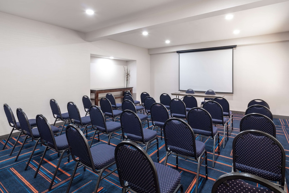 Hampton Inn Sanford - photo 41