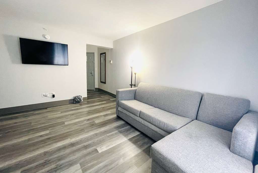 La Quinta Inn & Suites by Wyndham Birmingham Homewood - photo 26