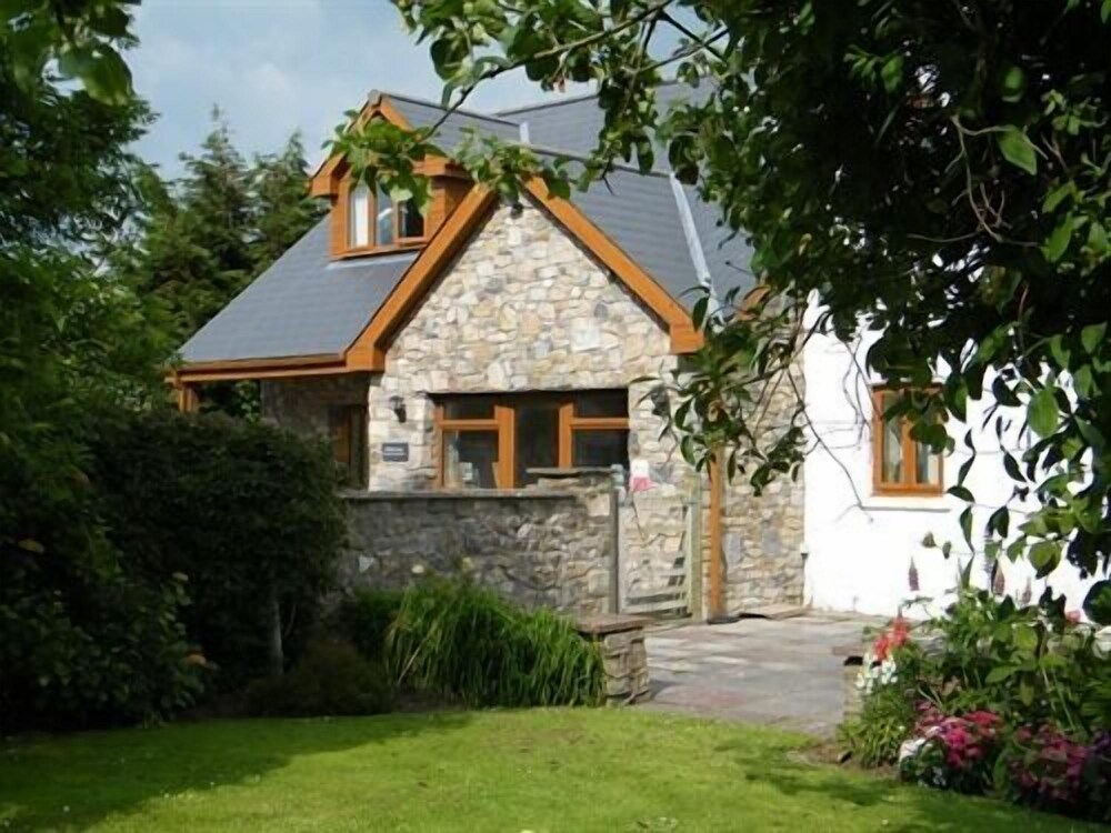 Ballas Farm Country Guest House — 4-Star Luxury Hotel in Bridgend, United Kingdom