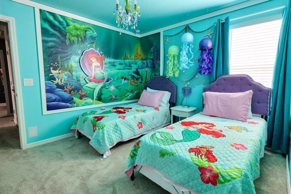 8 Bed Themed Windsor Island Resort Holiday Home 8 Bedroom Home by Redawning - photo 19