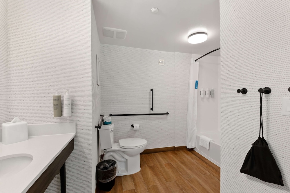 Hampton Inn & Suites Lake George - photo 63