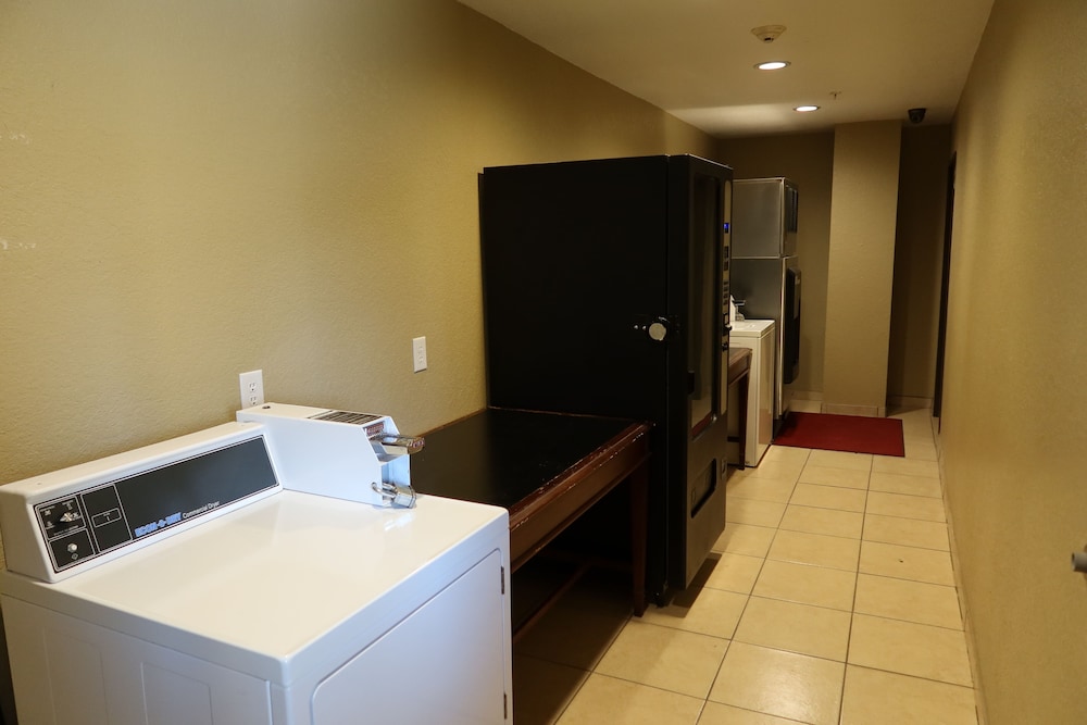 West Worth Inn and Suites - photo 30