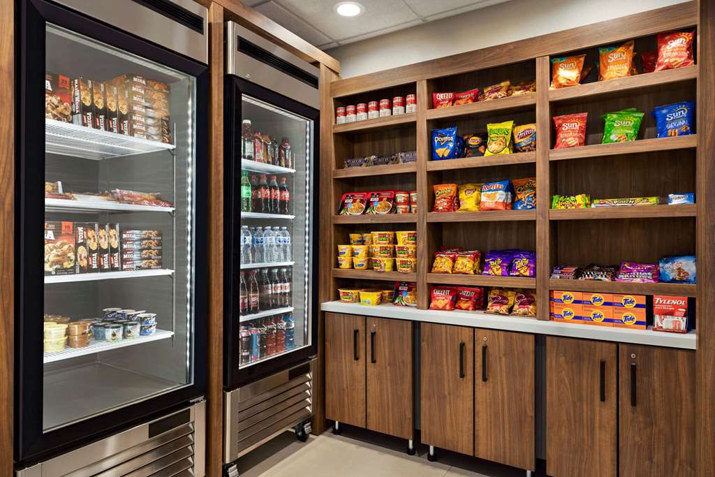 La Quinta Inn & Suites by Wyndham Port Arthur - photo 43