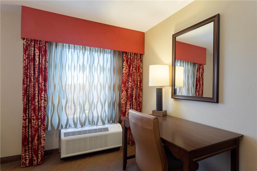 La Quinta Inn & Suites by Wyndham Pigeon Forge - photo 25