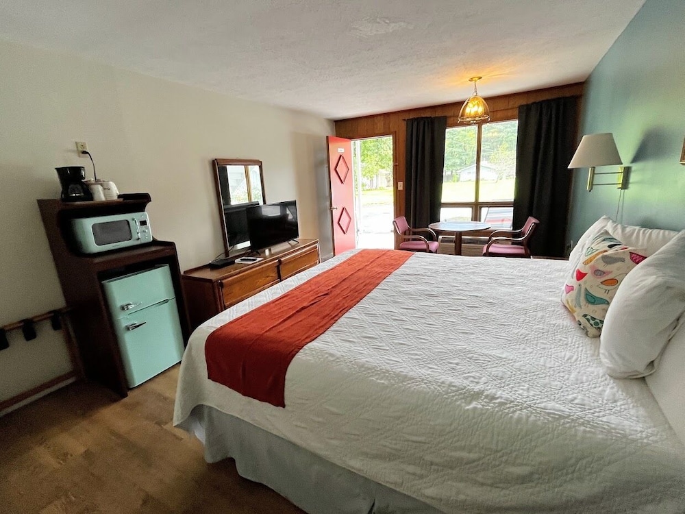 Meadowlark Motel with Restaurant & Bar - photo 20