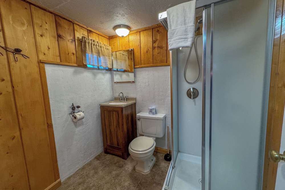 Chinook Winds Motel - photo 125