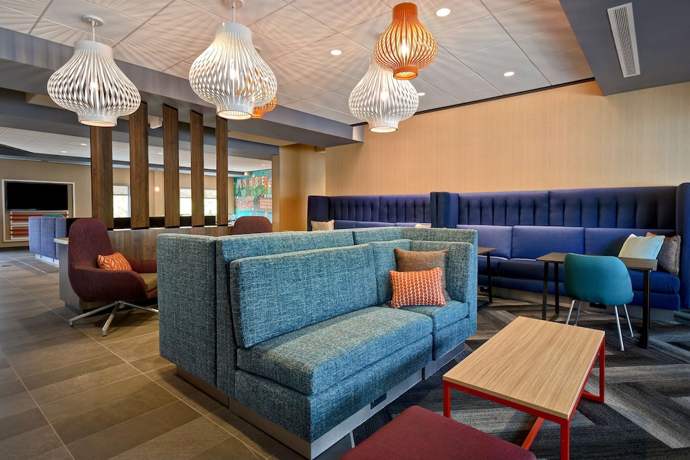 Tru by Hilton Manchester Downtown - photo 3