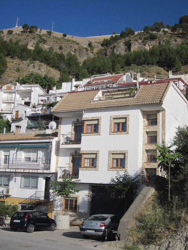Apartamentos La Iruela 2 — 4-Star Luxury Hotel in La Iruela, Spain