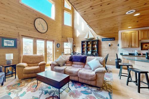 Cedar Shores #15 — 4-Star Luxury Hotel in Mchenry, United States