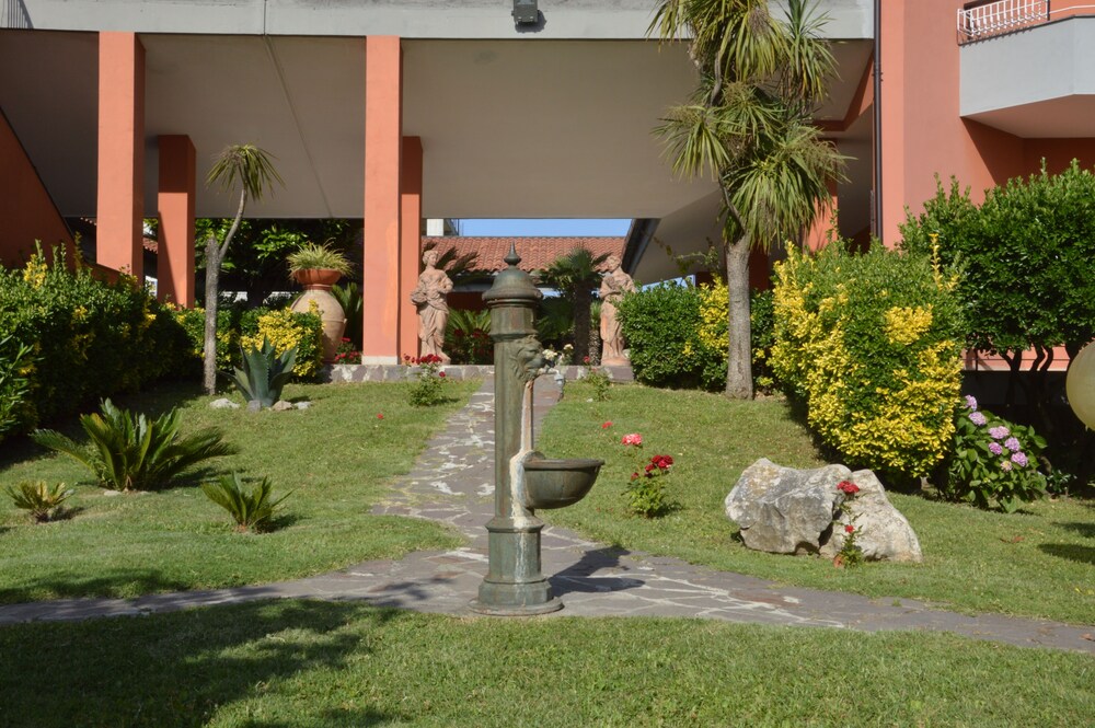 Villa Romana Relax Suites — 4-Star Luxury Hotel in Santa Maria La Carita, Italy