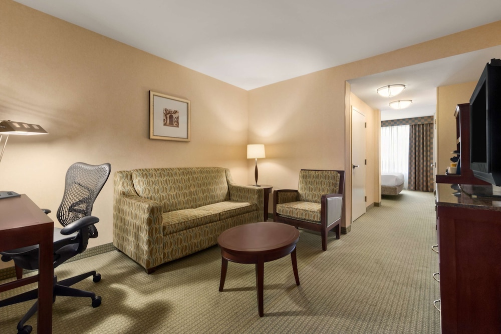 Hilton Garden Inn Dulles North - photo 13
