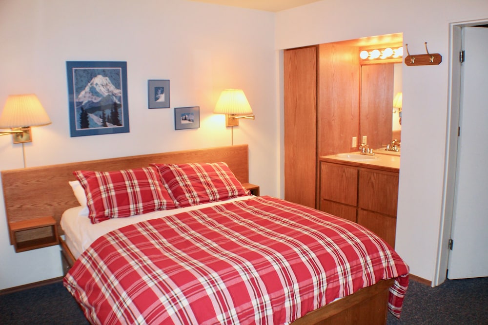Crystal Chalets Condominiums at Crystal Mountain Ski Resort - photo 32