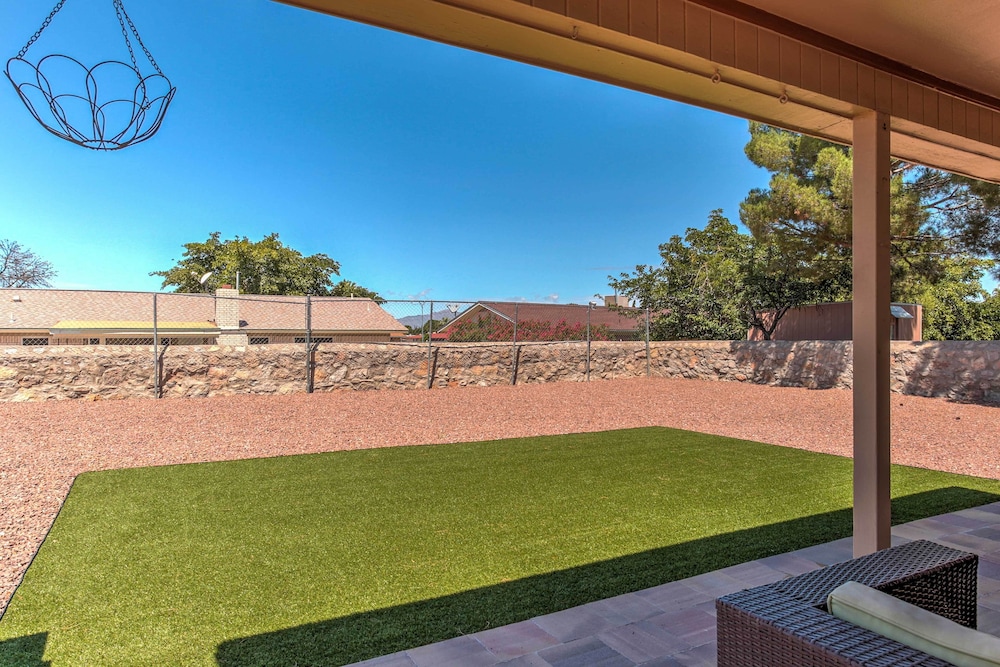 El Paso Smart House Backyard 12 Mi to Downtown - photo 14
