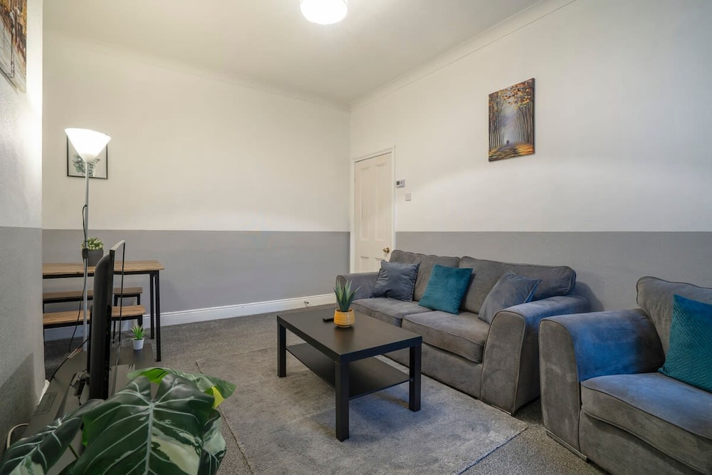 3 Bed Free Parking Close to City by Holiday Homes — 4-Star Luxury Hotel in Gateshead, United Kingdom