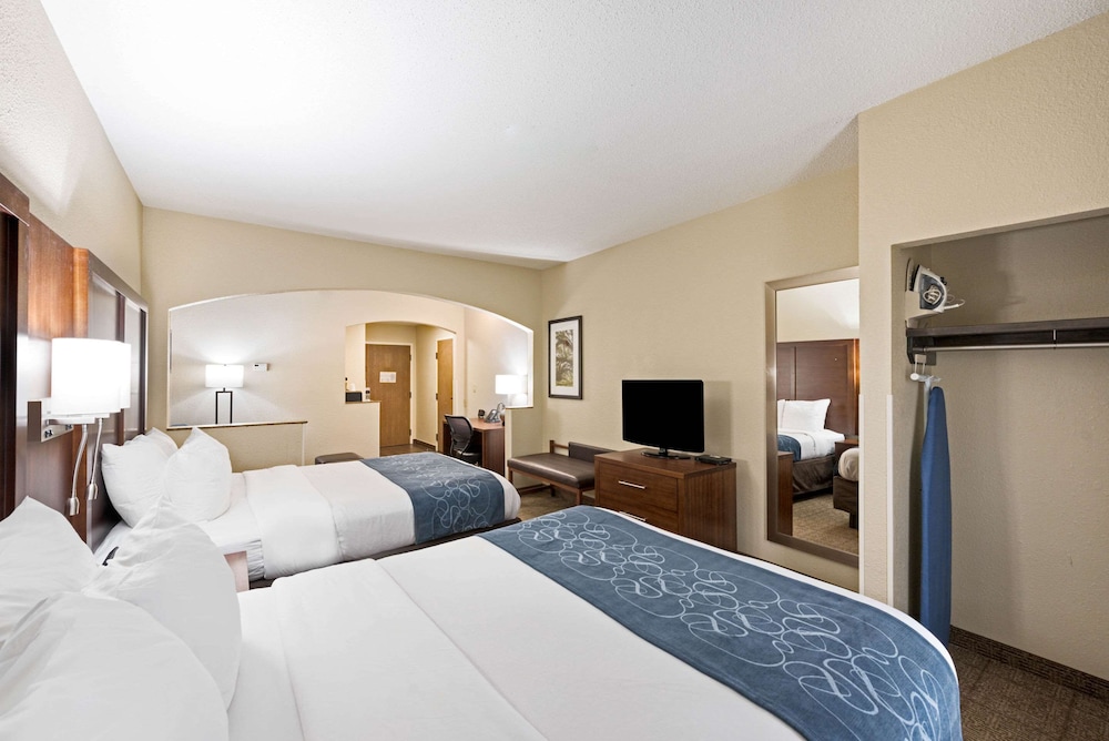 Comfort Suites Monroe - photo 42