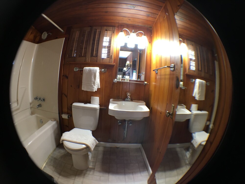 CedarWood Inn - photo 90