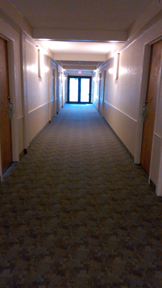 Days Inn & Suites by Wyndham Lake Okeechobee - photo 56