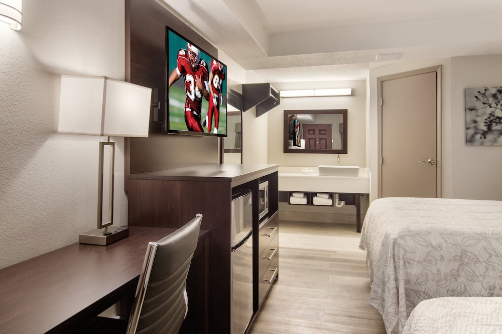 Red Roof Inn Plus & Suites Erie - photo 15