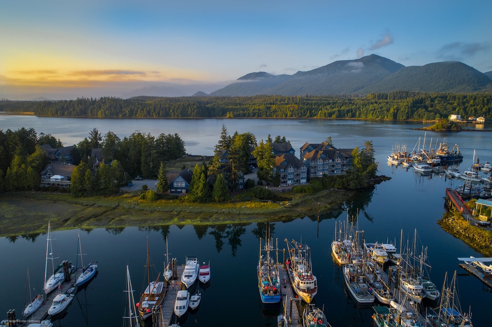 Waters Edge Shoreside Suites in Ucluelet, Canada