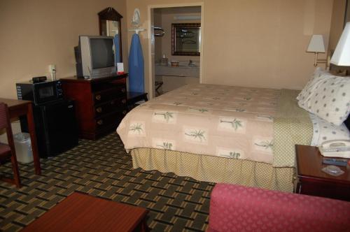 Executive Inn and Suites Springdale - photo 24