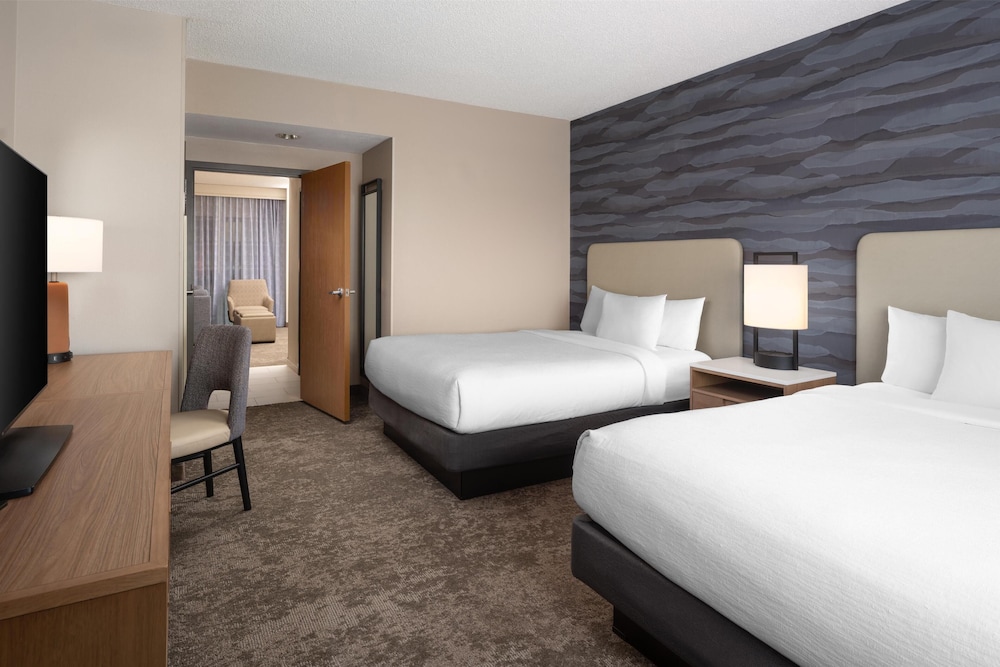 Embassy Suites by Hilton Charleston Airport Convention Ctr - photo 15