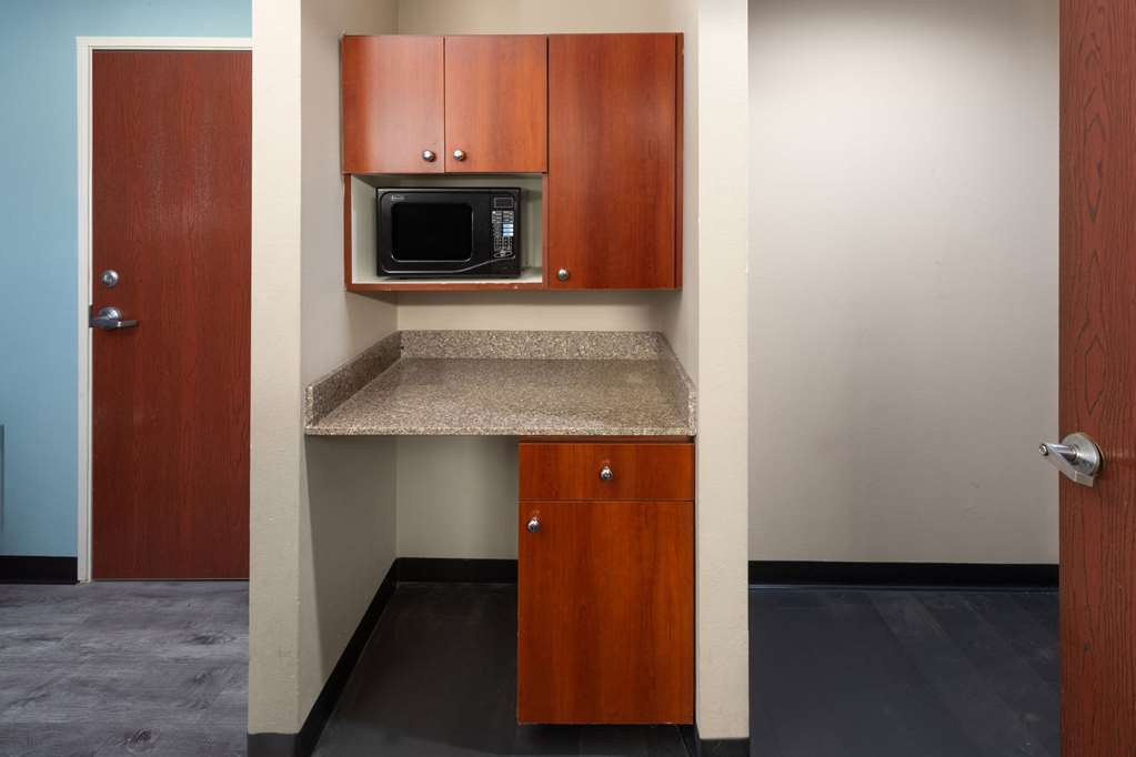 Super 8 by Wyndham Lubbock West - photo 17