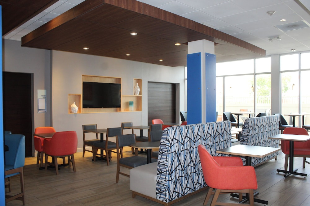 Holiday Inn Express & Suites Roswell by IHG - photo 42