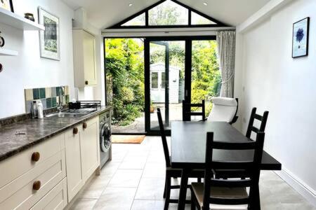 Charming 1 bed super central Terraced House — 4-Star Luxury Hotel in Cambridge, United Kingdom