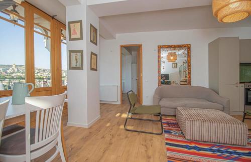 3BR Scenic Terrace Apt in Abanotubani By Wehost