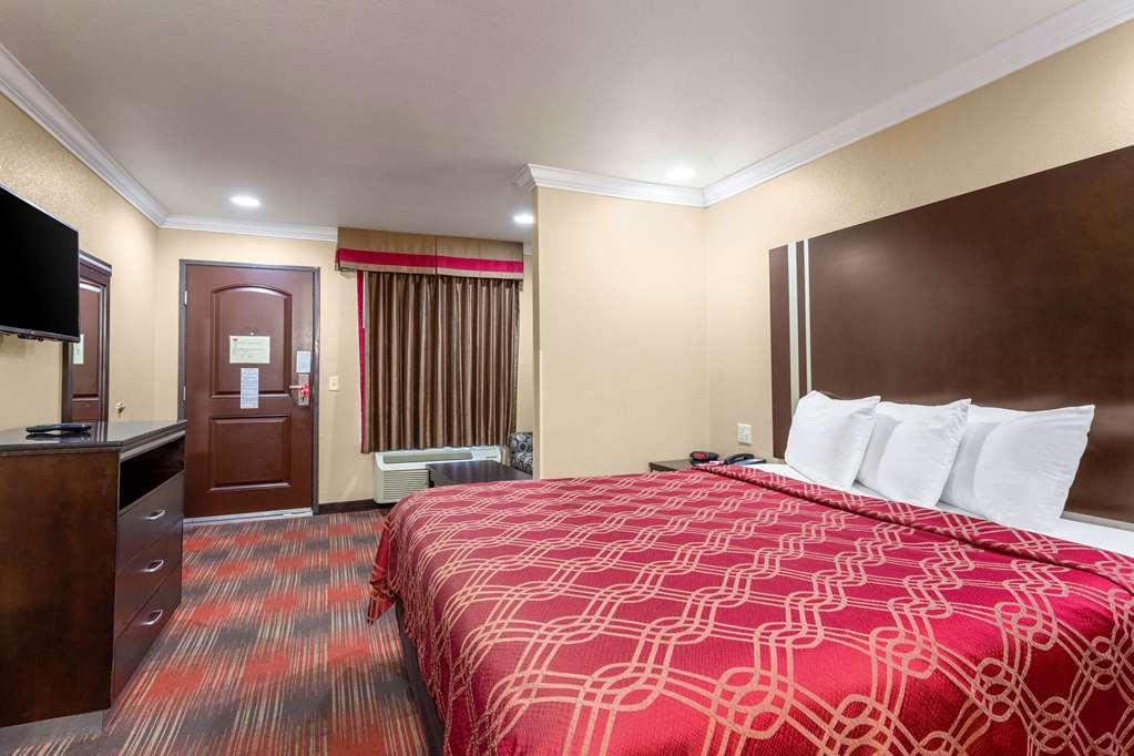 Econo Lodge Inn & Suites Escondido Downtown - photo 22