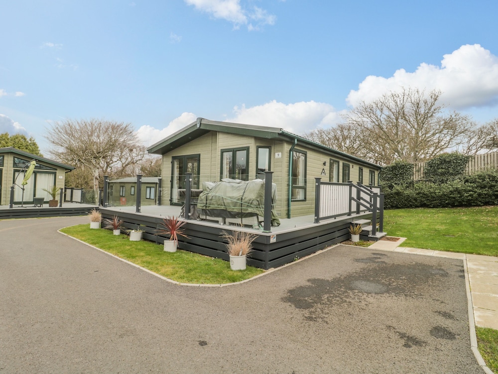 Gwydn Lodge — 4-Star Luxury Hotel in Lymington, United Kingdom