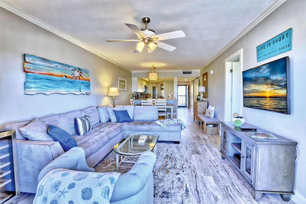 Land's End 10 304 Beach Front Premier — 4-Star Luxury Hotel in Saint Pete Beach, United States