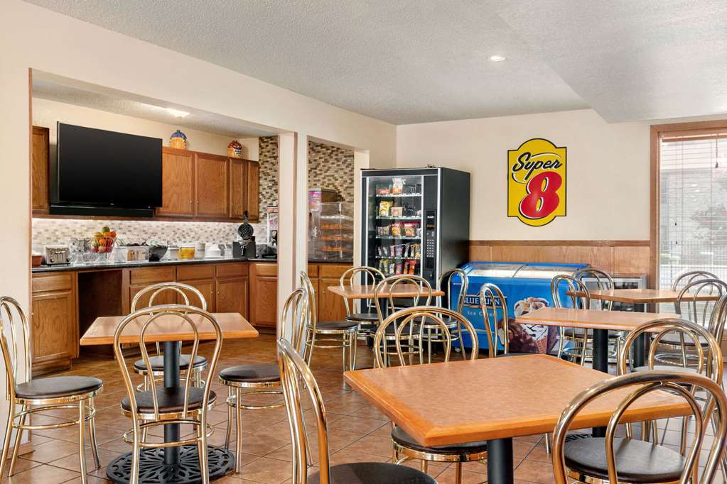 Super 8 by Wyndham Waco University Area - photo 7