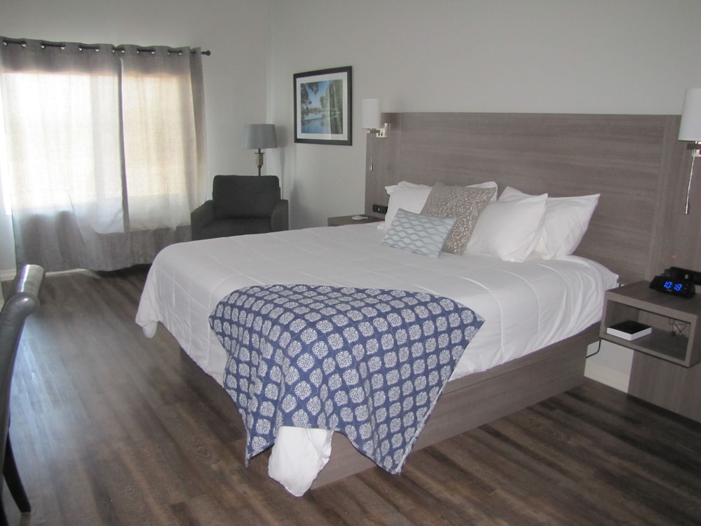 Lakes Inn at Dunvilla - photo 14