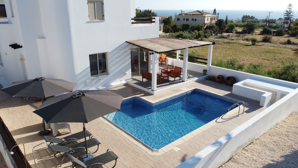 Villa Enalia — 4-Star Luxury Hotel in Kissonerga, Cyprus