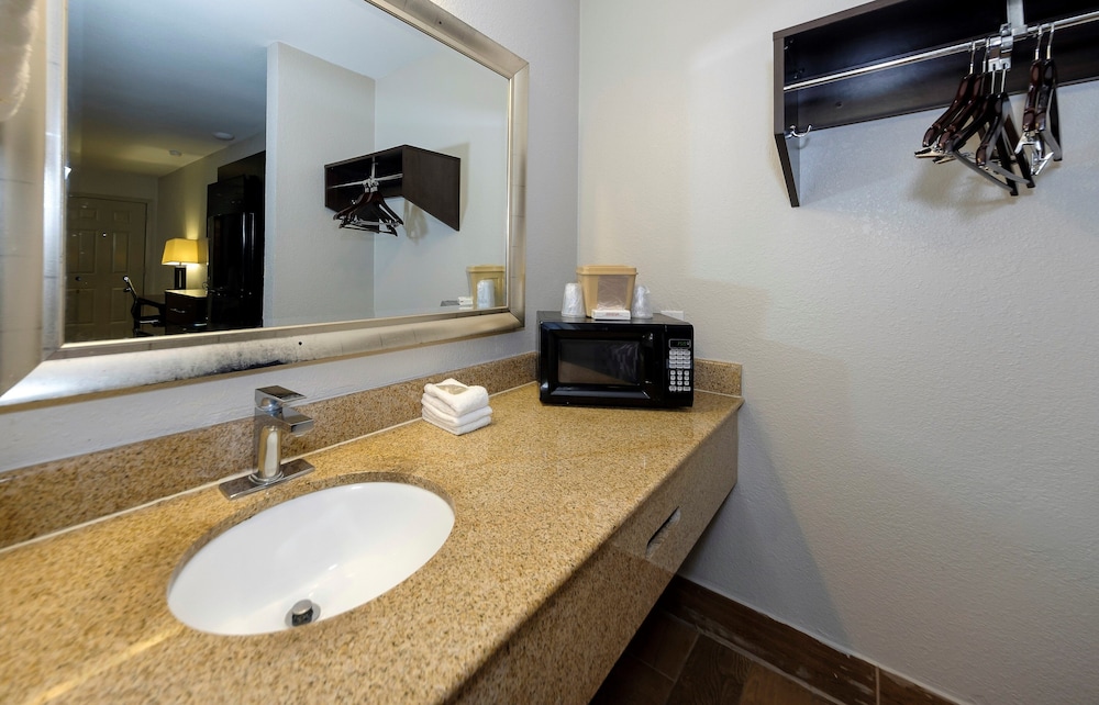 Red Roof Inn Arlington Entertainment District - photo 38