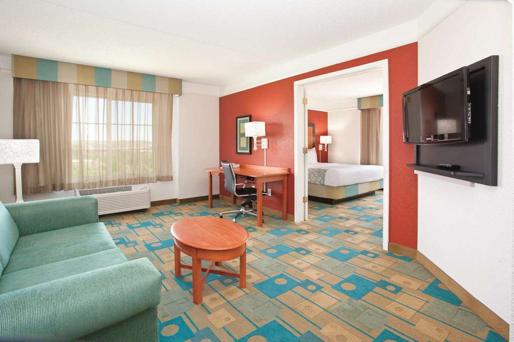 La Quinta Inn & Suites by Wyndham Colorado Springs South AP - photo 48