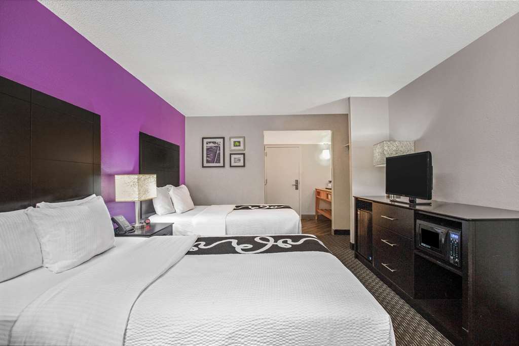 La Quinta Inn & Suites by Wyndham Miami Lakes - photo 13